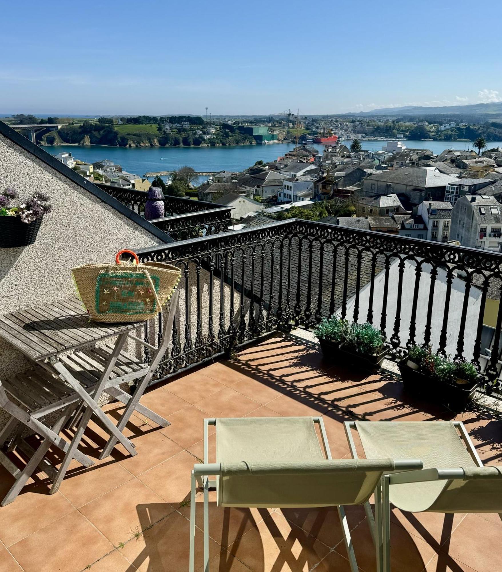 Moderno Piso Con La Mejor Terraza De Ribadeo Y Vistas Maravillosas Ngoại thất bức ảnh